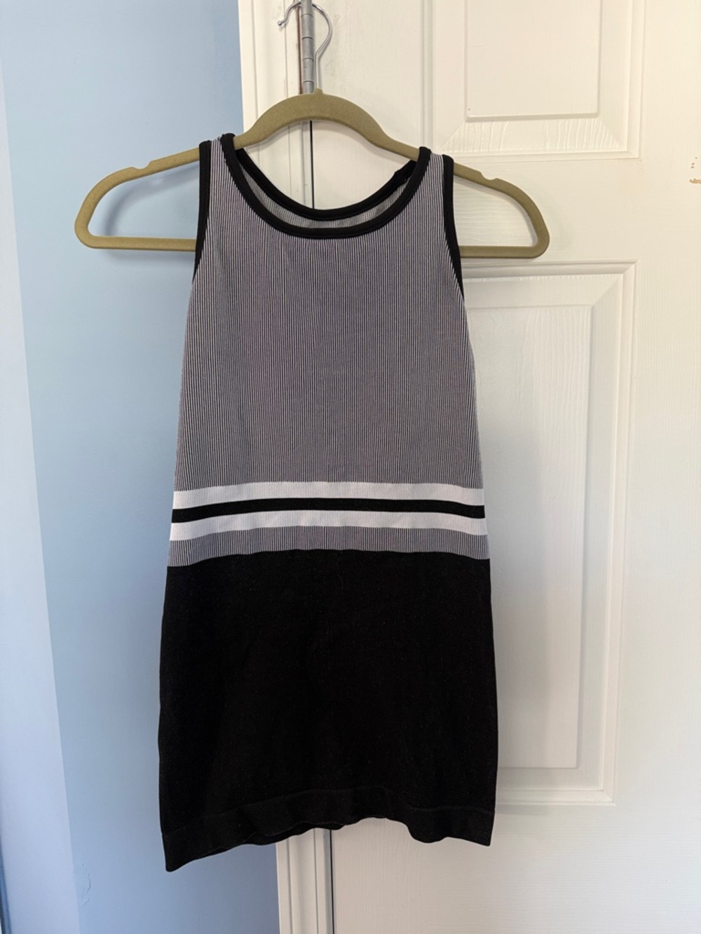 Athleta black/white Racerback XL
